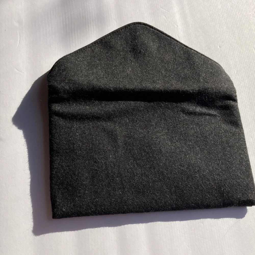 VINEYARD VINES Wool Charcoal Clutch Magnetic Closure Bag 6 x 10 inches NEW